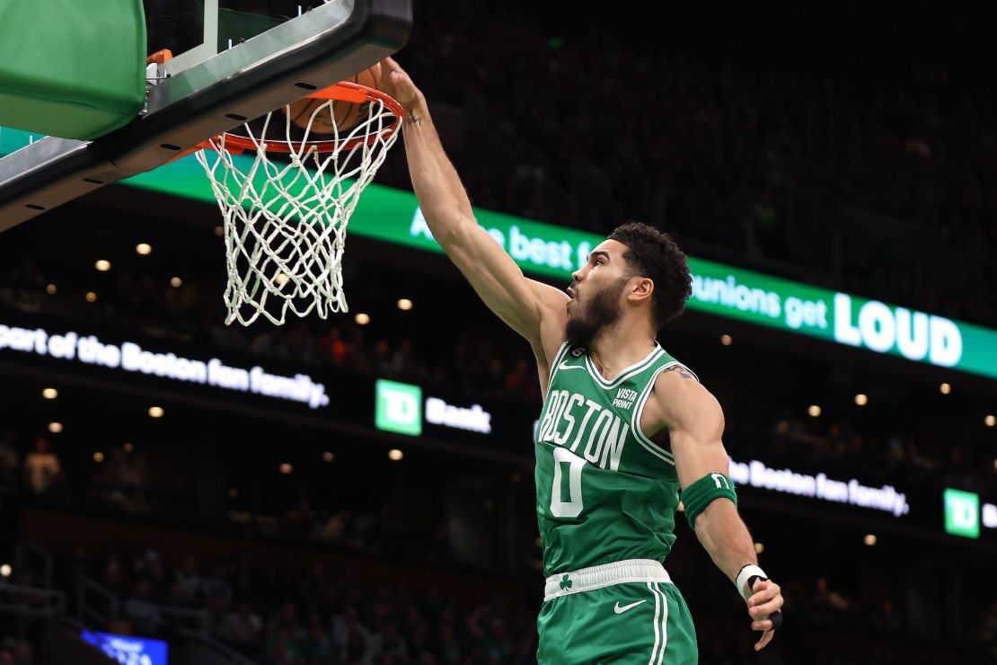 Tatum dunks against the Pelicans.