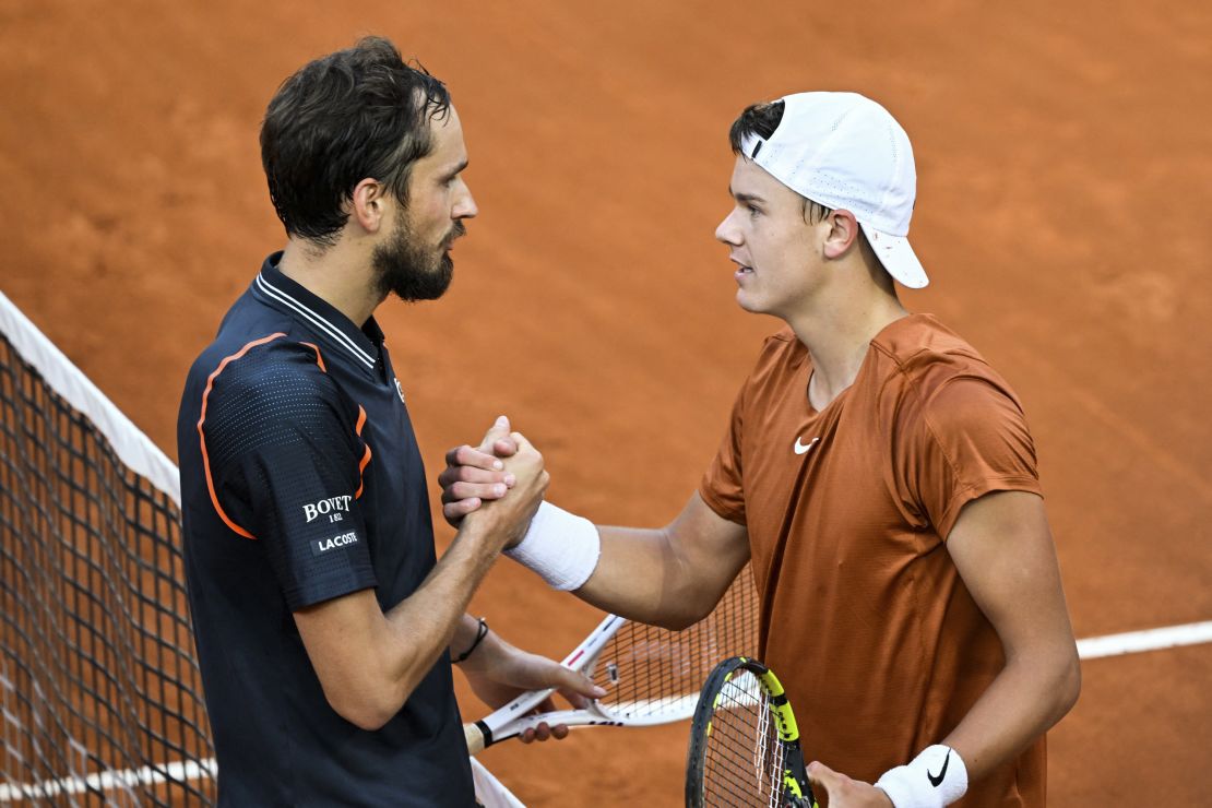 Medvedev (left) and Rune shake hands after the Italian Open final. 