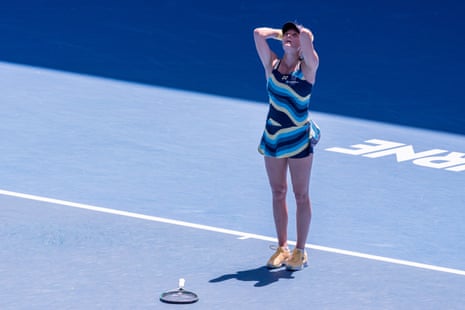 In the quarter-finals of the 2024 Australian Open, Medvedev defeats Hurkacz while Kalinskaya faces off against Zheng in a live match.