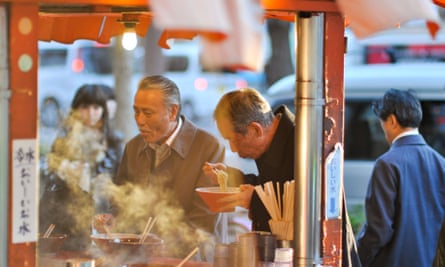 Japanese businessmen are choosing to have very inexpensive lunches due to the ongoing increase in food prices.