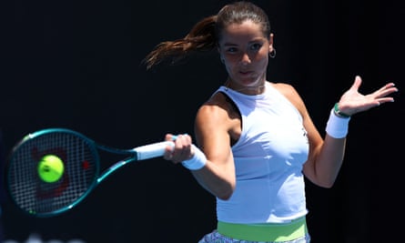 Jodie Burrage, the second-ranked British player, was overwhelmed after a strong start in her first appearance at the Australian Open.