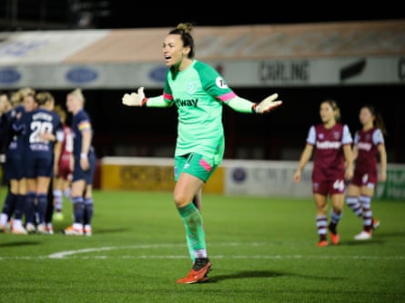 West Ham goalkeeper Mackenzie Arnold protests against the award of Grace Clinton’s goal.