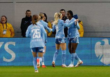 Khadija Shaw scores for Manchester City