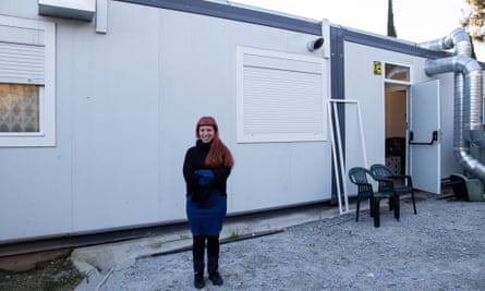 Coordinator of the supervised consumption room, Diana Castro, behind the container in the Chuto room, the only one in the north of the country, in Pasteleira, on 15 December 2023, Porto, Portugal.