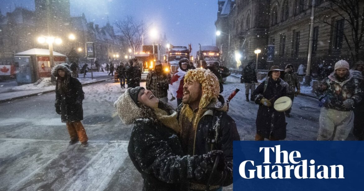 protest

A judge has criticized Trudeau for using the Emergencies Act in an unjustified manner to disperse a convoy protest.