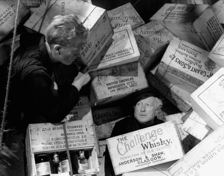 Gordon Jackson and Morland Graham in Whisky Galore!, 1949.