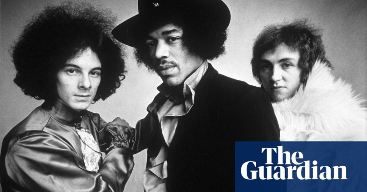 The bandmates of Jimi Hendrix are able to pursue legal action over a disagreement about royalties.