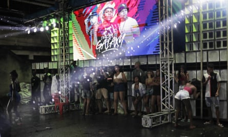 Revellers at the Baile de Romênia in the Vila Aliança favela.