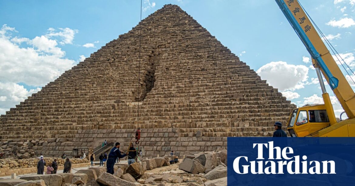 Egypt has abandoned its proposal to renovate the cladding on one of the three main pyramids in Giza.