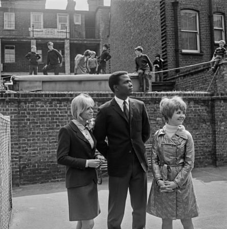 Sidney Poitier, Lulu (right) and British actor Suzy Kendall filming To Sir, With Love in 1966.