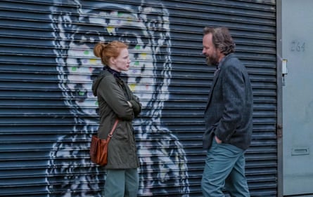 Peter Sarsgaard and Jessica Chastain in Memory.