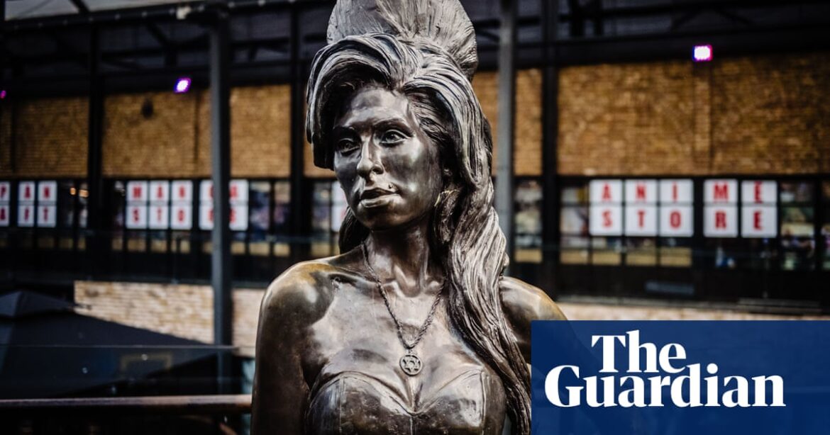 The act of placing a pro-Palestinian sticker over the star of David on the statue of Amy Winehouse has been met with criticism and disapproval.