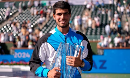 After a rough start, Carlos Alcaraz defeats Daniil Medvedev to win the Indian Wells championship.