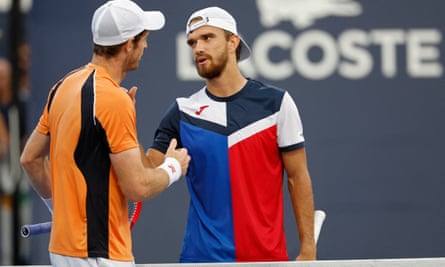 Andy Murray, who was injured, suffers a painful loss against Machac in the Miami Open.