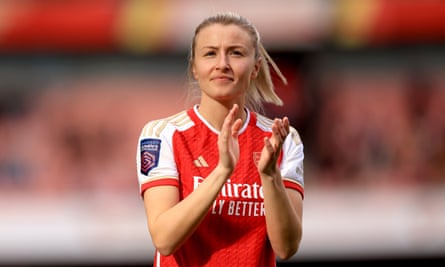 Arsenal and Russo thrilled a packed audience with a victory over Spurs in the WSL derby game, resulting in a sold-out event.