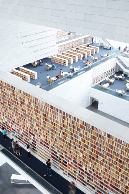 Walls of books … Tianjin Library.