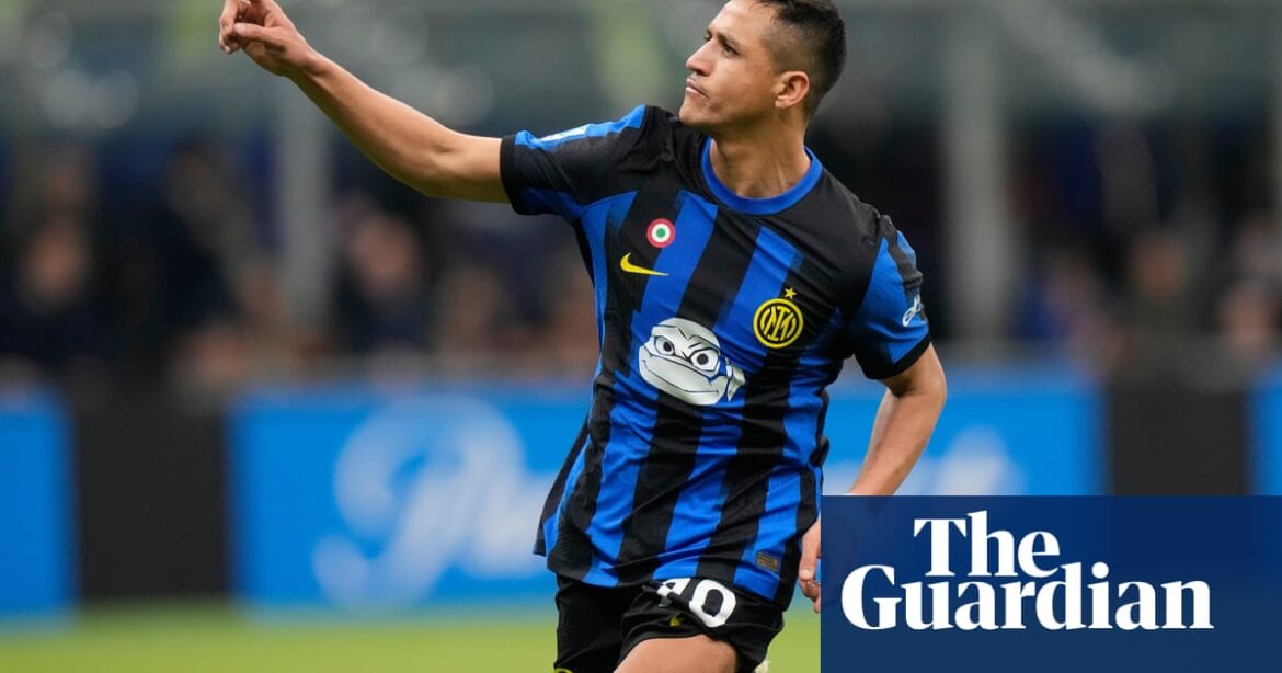 Inter moves ahead by 15 points as Alexis Sánchez scores a disputed goal to defeat Genoa.