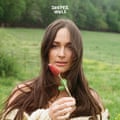 Kacey Musgraves received rave reviews for her folk-pop album “Deeper Well”. Critics describe the music as an uplifting and refreshing experience, likening it to the purity of mountain air.