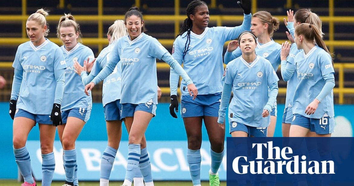 Manchester City extends lead in WSL rankings with goals from Shaw and Hemp against Everton.