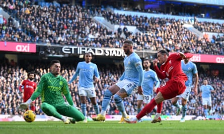 Núñez and Haaland are the main attractions in the chaotic atmosphere of Anfield.