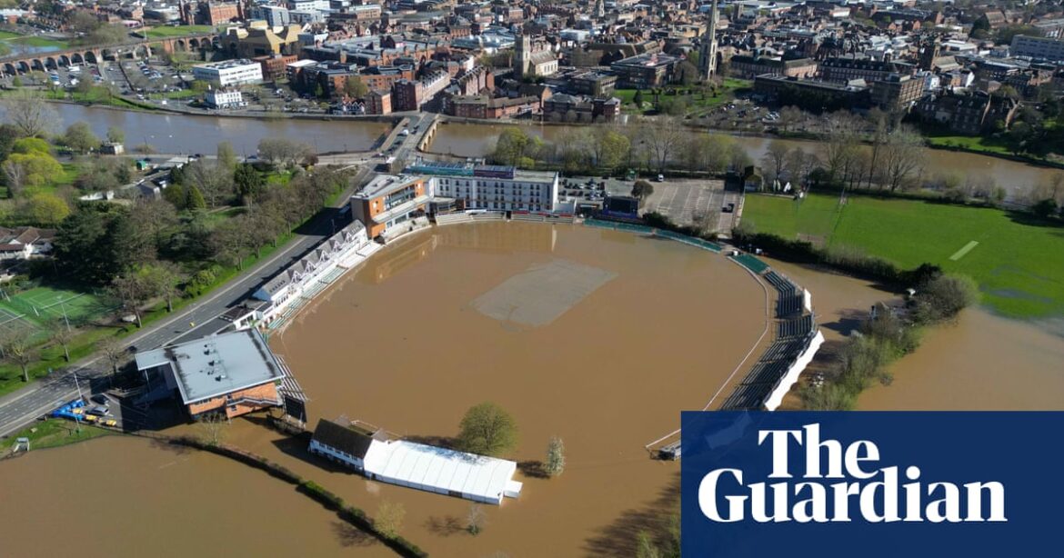 UK weather: rain disrupts Easter weekend events amid flood warnings