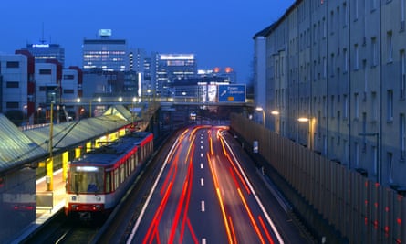 A large road in Essen in dusk