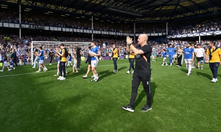 Sean Dyche applauds the Everton fans