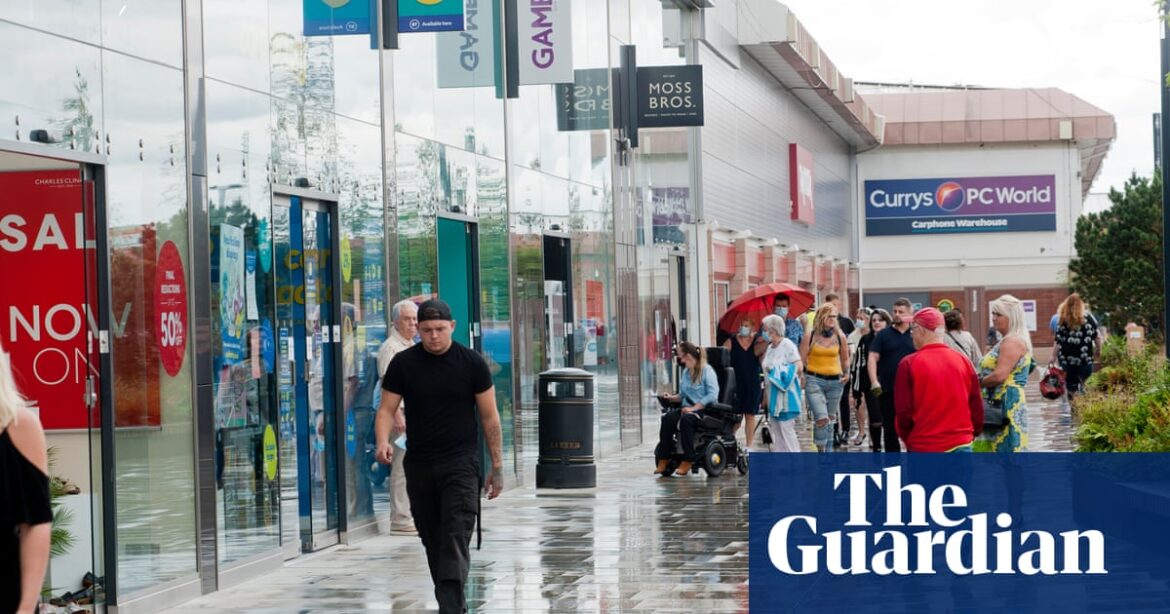 UK retailers call for business rates and planning reform after fall in shoppers