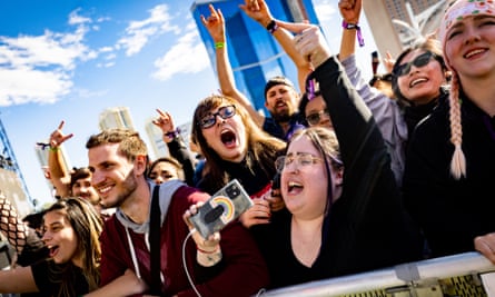 people cheering 