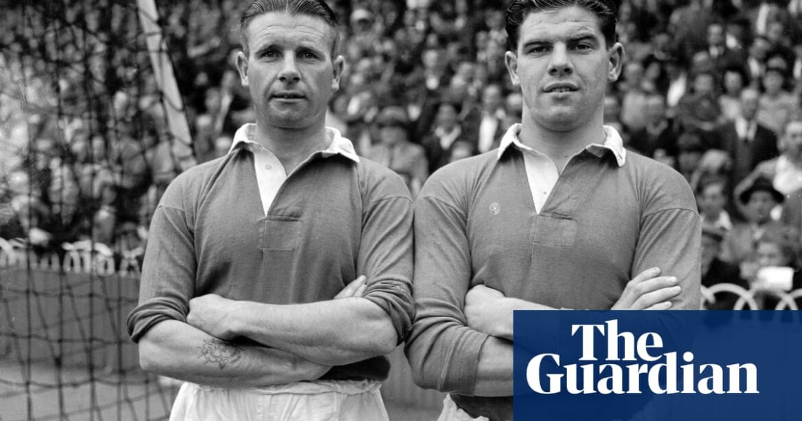 Former England and Bolton defender Tommy Banks dies aged 94