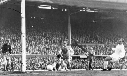 Alfredo Di Stéfano (right), scores Real Madrid’s first goal in 7-3 win over Eintracht Frankfurt in the 1960 European Cup Final at Hampden Park, to set his team en route to their fifth consecutive crown.