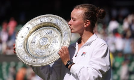 Barbora Krejcikova with the Venus Rosewater Dish after her win against Jasmine Paolini