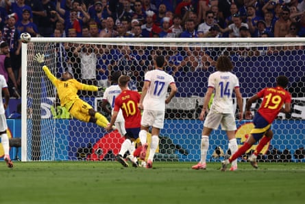 Lamine Yamal scores against France.