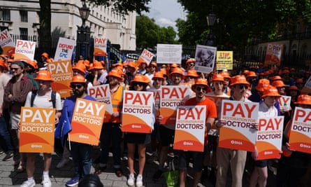 Keir Starmer on collision course with unions over public sector pay