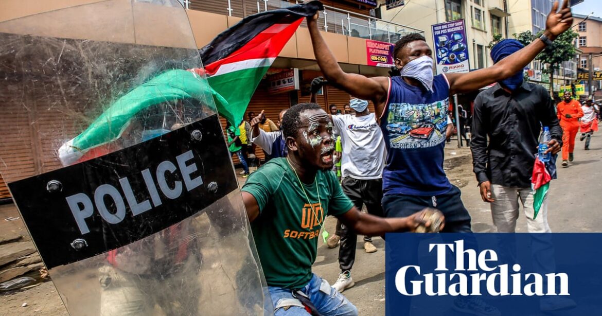 Kenyan president sacks cabinet after weeks of deadly protests