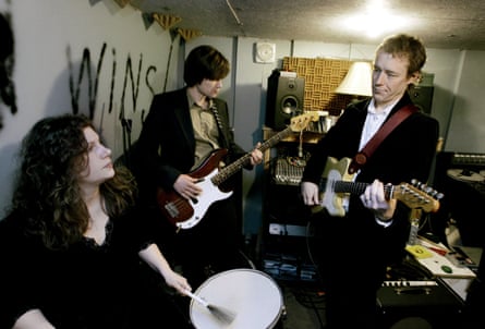 Low, with the bassist Matt Livingston, in their basement studio in Duluth, Minnesota, in 2007