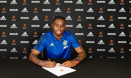 Aaron Wan-Bissaka signs for Manchester United in 2019