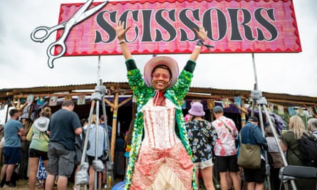 When to shower, who to hug, how to get served … 24 things we learned about the world at Glastonbury 2024