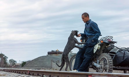 Eddie Peng with Xin in Black Dog.