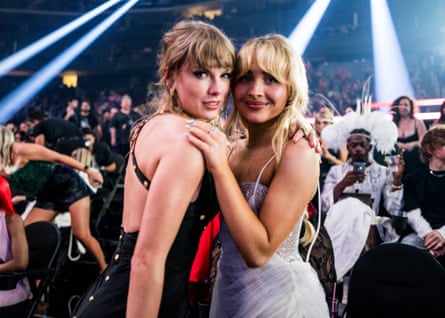 Taylor Swift and Sabrina Carpenter at the 2023 Video Music Awards in Newark, New Jersey.