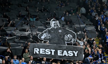 Leicester fans pay tribute to their former manager Craig Shakespeare, who died aged 60 earlier this month, before kick-off