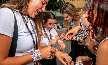 Four fans comparing bracelets