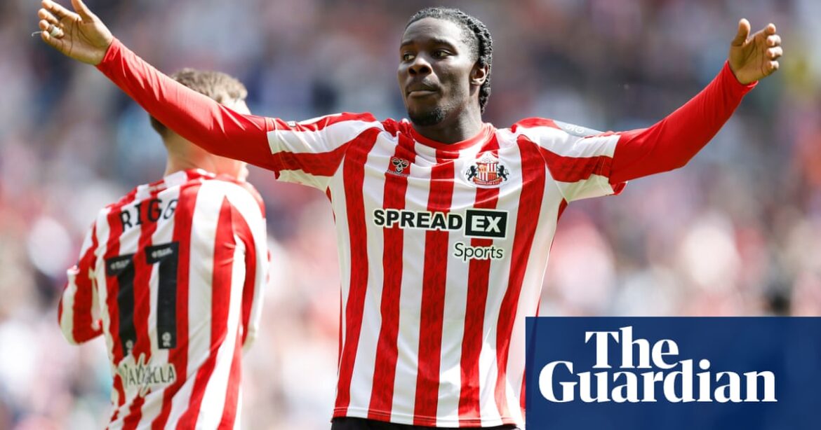 Mayenda at double as Sunderland rout Sheffield Wednesday to stay perfect