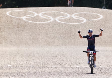 Tom Pidcock wins gold in the mountain biking event