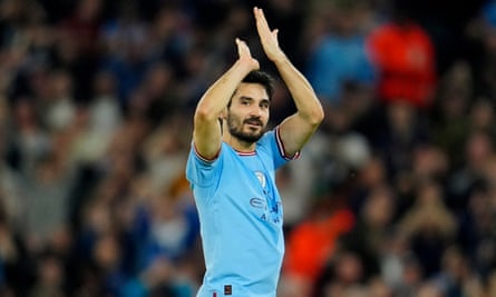 Ilkay Gündogan applauds 