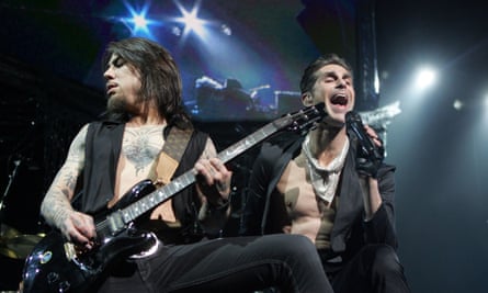 Boston bust-up as bandmates brawl at Jane’s Addiction reunion gig