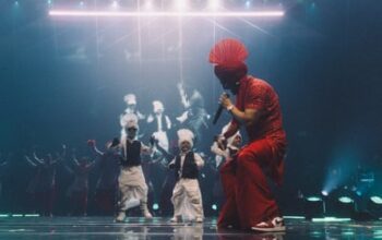 Diljit Dosanjh review – bhangra and beats ignite an arena-sized Punjabi party