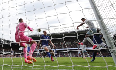 Liam Delap’s ruthless Ipswich double denies Aston Villa share of top spot