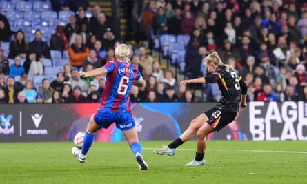 Lucy Bronze sparks second-half goal glut as Chelsea rout Palace 7-0