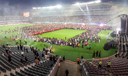 New Zealand reclaims world record for largest mass haka